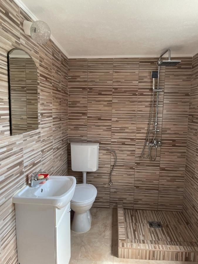 וירפזאר Lakeview Apartments Jolicic מראה חיצוני תמונה