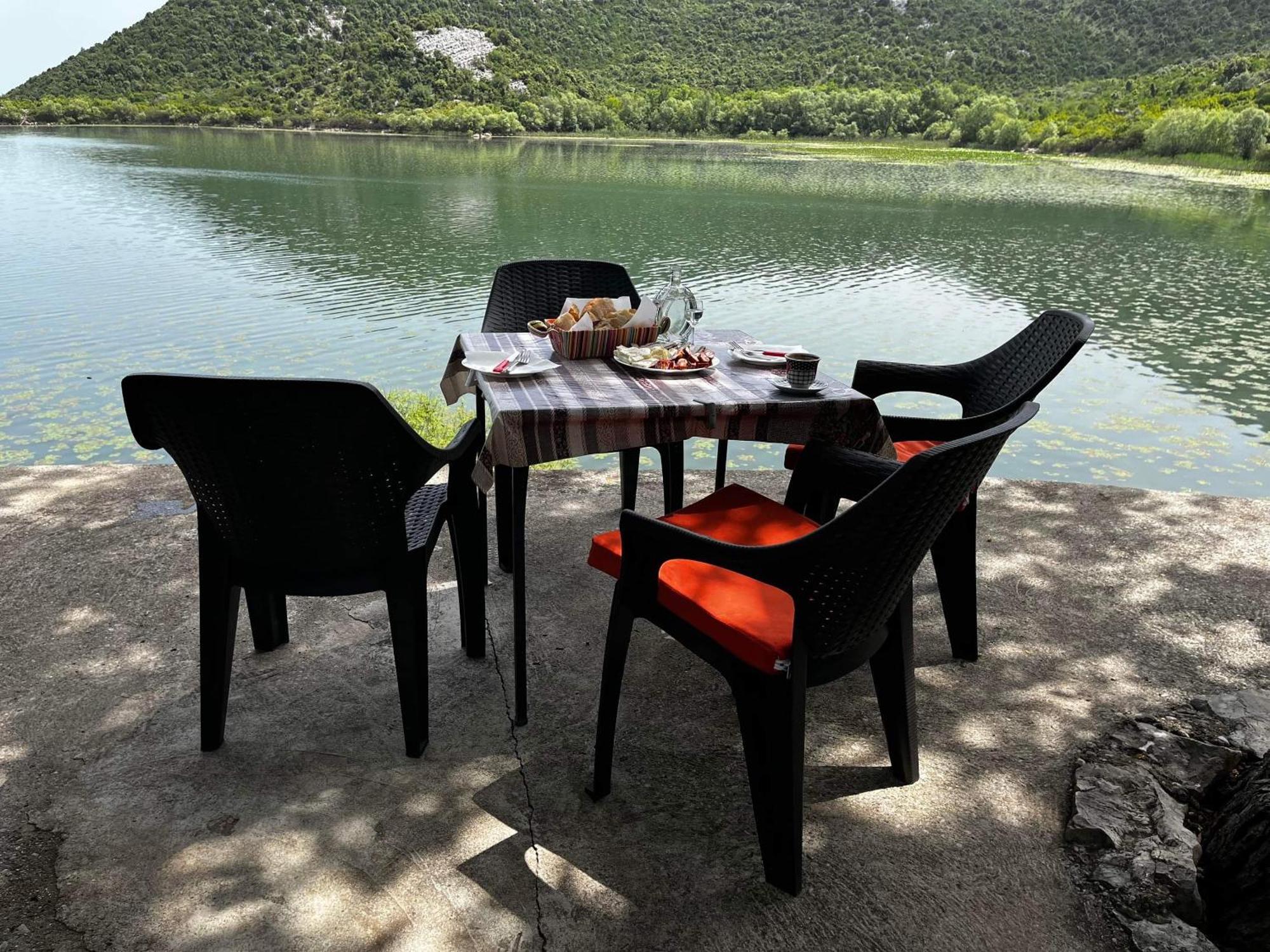 וירפזאר Lakeview Apartments Jolicic מראה חיצוני תמונה